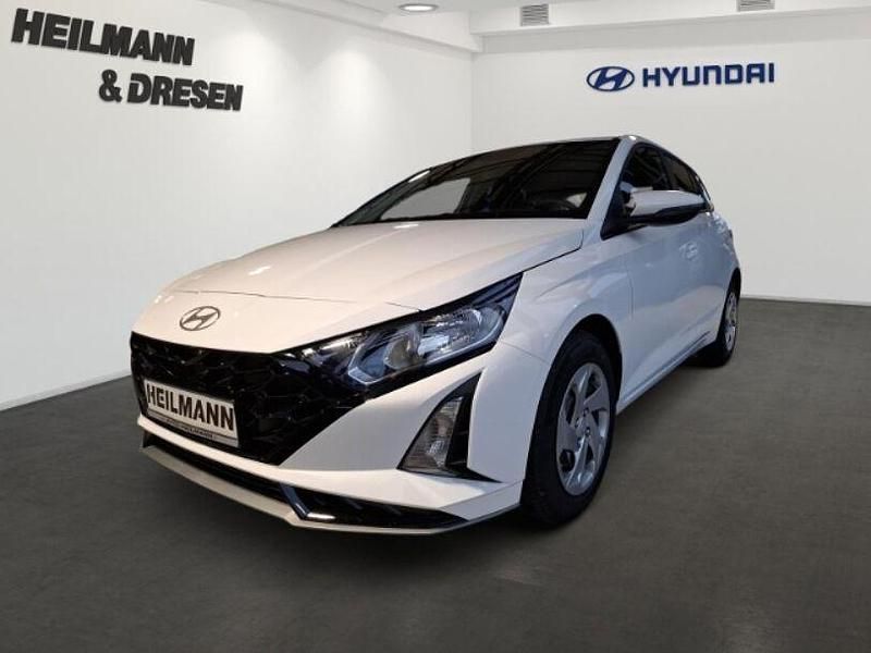 Weiss Gebraucht 2024 Hyundai i20 Select Limousine | 18.450 € (Guter Preis) - Bild 1/4