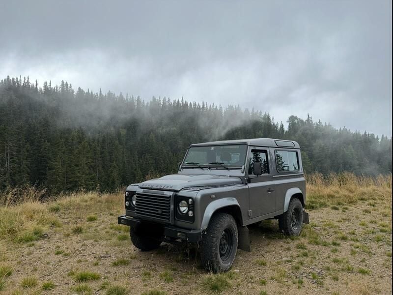 Grau Gebraucht 2012 Land Rover Defender SUV | 34.000 € (Teuer) - Bild 1/4