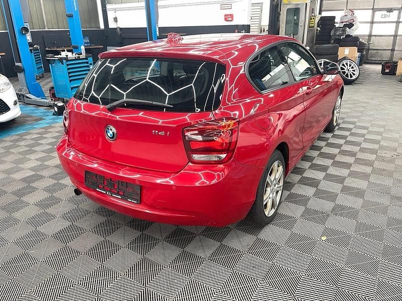 Gebraucht BMW 114 102 PS (75 kW) 2012 Rot Kleinwagen