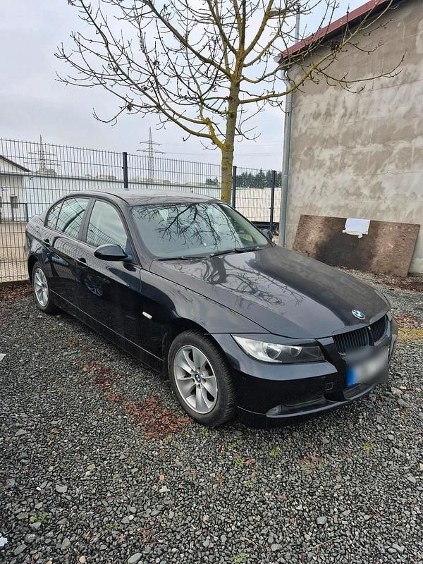 Gebraucht BMW 318 130 PS (95 kW) 2007 Schwarz Limousine