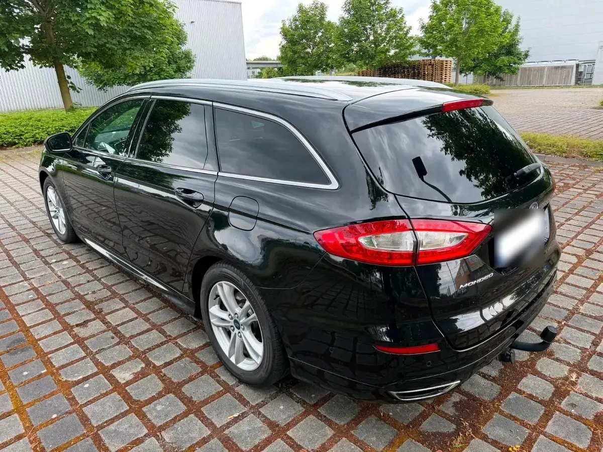 Gebraucht Ford Mondeo Titanium 180 PS (132 kW) 2016 Schwarz Kombi