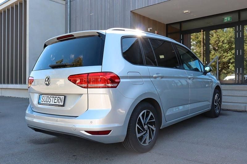 Używany VW Touran Join 150 KM (110 kW) 2019 Srebrny Minivan