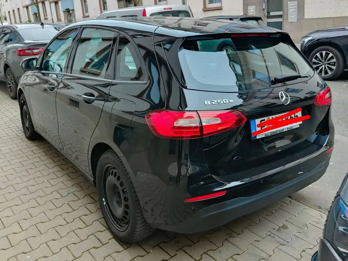 Gebraucht Mercedes E250 160 PS (117 kW) 2022 Schwarz Kombi