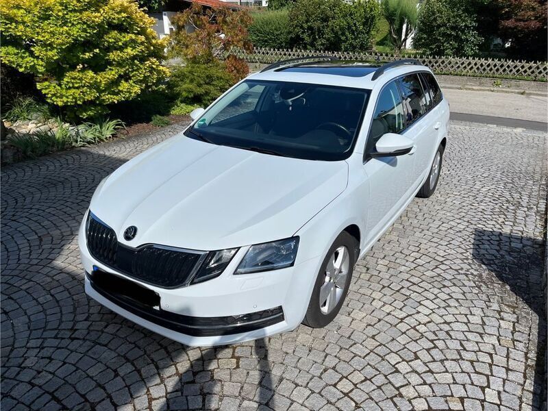 Weiß Gebraucht 2018 Skoda Octavia Style Kombi | 14.400 € (Superpreis) - Bild 1/4