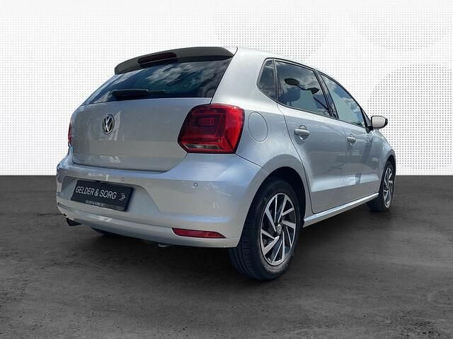 Używany VW Polo Sound 90 KM (66 kW) 2017 Srebrny Sedan/Limuzyna
