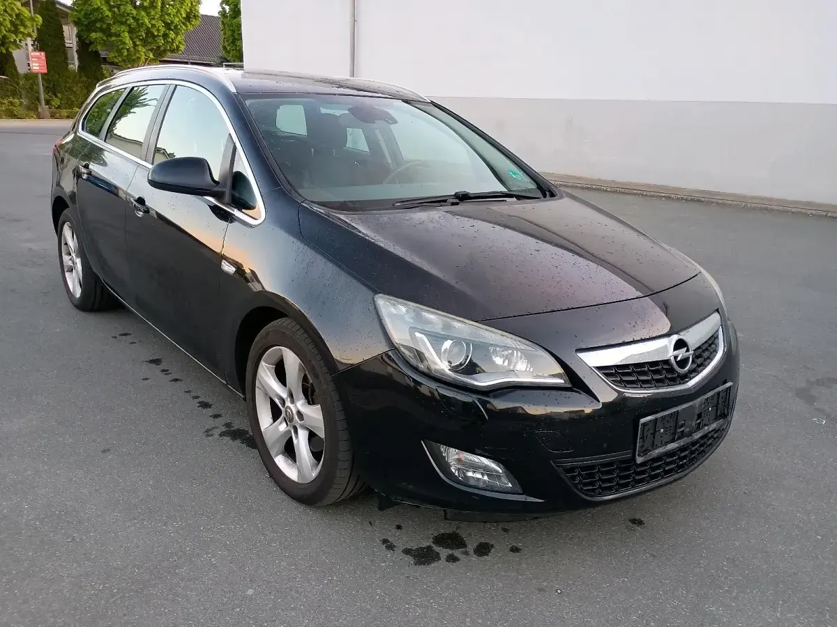 Gebraucht Opel Astra Sport 160 PS (117 kW) 2012 Schwarz Kombi