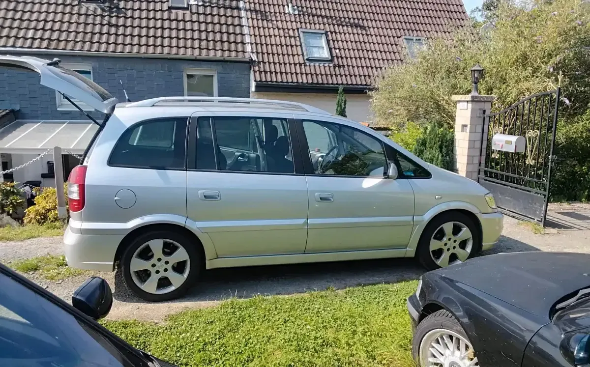 Gebraucht Opel Zafira OPC 125 PS (91 kW) 2004 Silber Van / Kleinbus