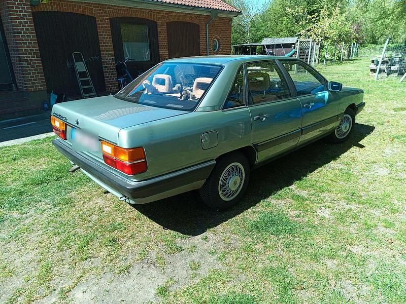 Second-hand Audi 100 87 CP (63 kW) 1986 Verde Berlinǎ