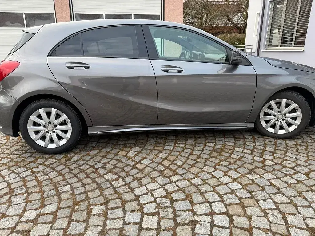 Gebraucht Mercedes A200 AMG line 136 PS (100 kW) 2013 Grau Kleinwagen