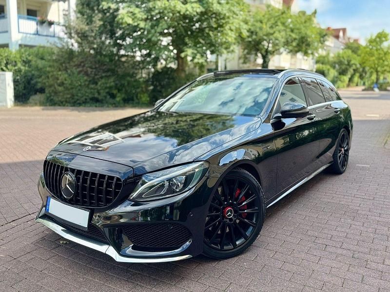 Schwarz Gebraucht 2016 Mercedes C250 AMG Kombi | 16.699 € (Fairer Preis) - Bild 1/4