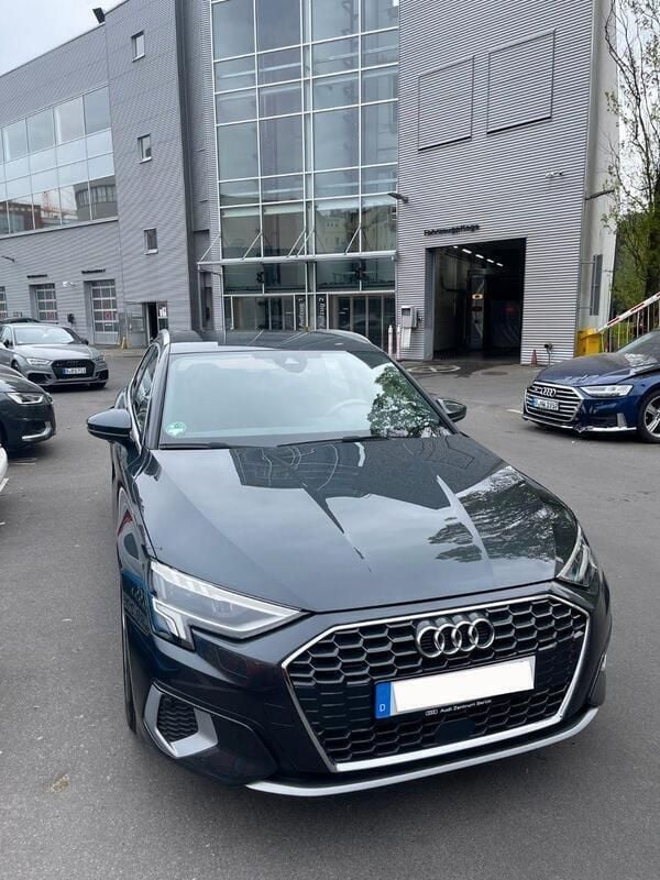 Grau Gebraucht 2020 Audi A3 Sportback Advanced Kombi | 22.999 € (Fairer Preis) - Bild 1/4