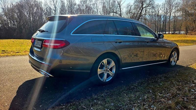 Gebraucht Mercedes E220 194 PS (142 kW) 2017 Grau Kombi