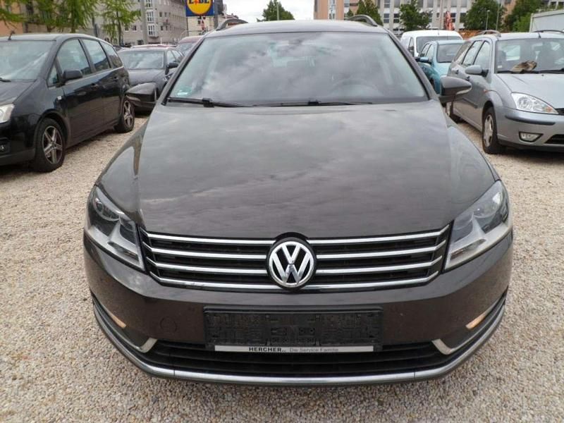 Braun Gebraucht 2013 VW Passat Kombi | 6.500 € (Guter Preis) - Bild 1/4
