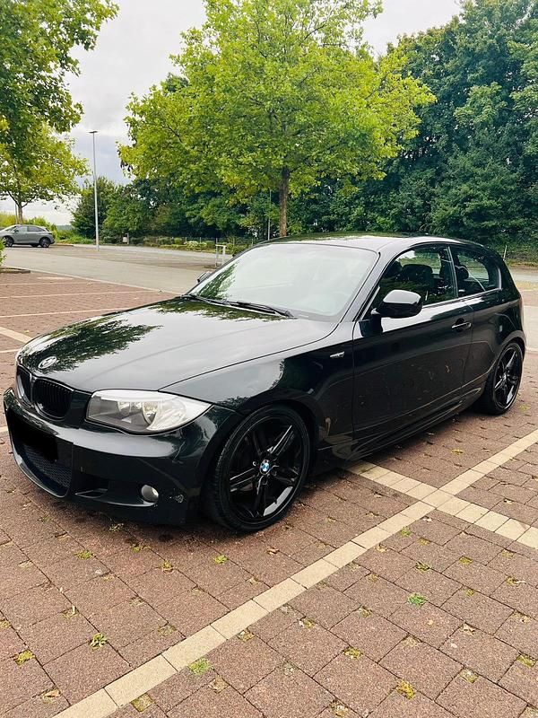 Schwarz Gebraucht 2009 BMW 116 M Sport Kleinwagen | 2.900 € (Guter Preis) - Bild 1/4
