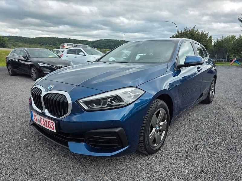 Blau Gebraucht 2022 BMW 118 Advantage Kleinwagen | 18.490 € (Guter Preis) - Bild 1/4