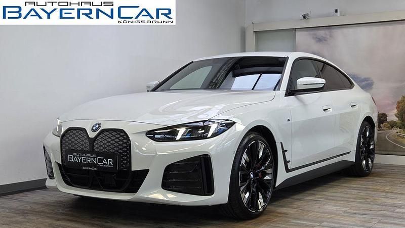 (0300) alpinweiss Gebraucht 2025 BMW i4 M Sport Limousine | 62.489 € (Fairer Preis) - Bild 1/4