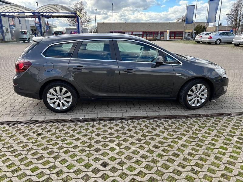 Gebraucht Opel Astra 125 PS (91 kW) 2012 Grau Kombi