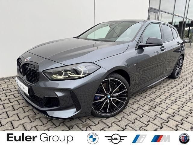 Grau Gebraucht 2021 BMW M135 Performance Kleinwagen | 32.499 € (Fairer Preis) - Bild 1/4