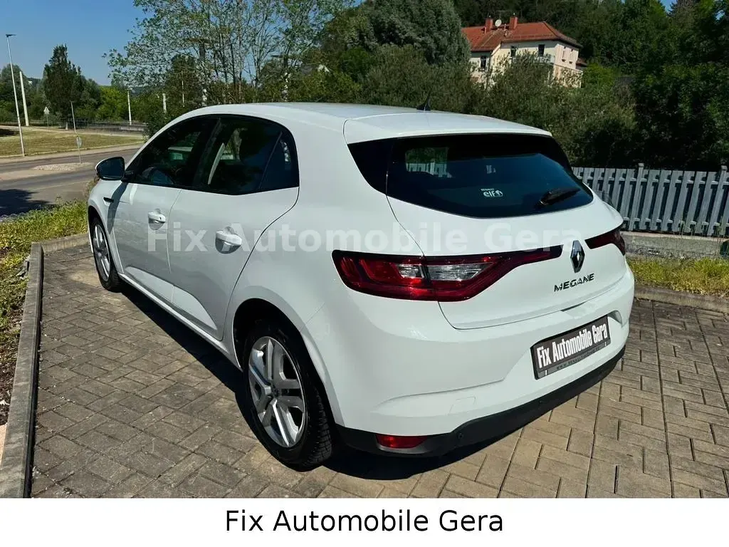 Gebraucht Renault Mégane Play 110 PS (80 kW) 2018 Weiß Limousine