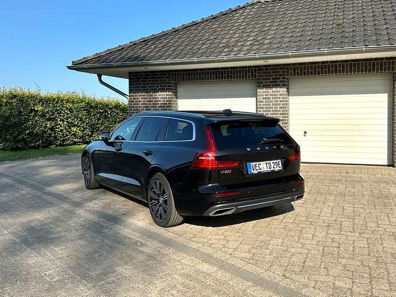 Gebraucht Volvo V60 455 PS (334 kW) 2022 Schwarz Kombi