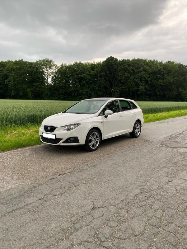 Weiß Gebraucht 2010 Seat Ibiza Style Kombi | 4.000 € (Fairer Preis) - Bild 1/4