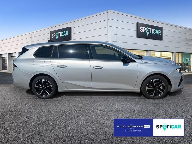 Używany Opel Astra 131 KM (96 kW) 2024 Szary Sedan/Limuzyna