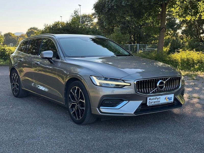 Andere außenfarben Gebraucht 2018 Volvo V60 Inscription Kombi | 17.890 € (Teuer) - Bild 1/4