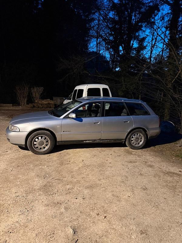 Gebraucht Audi A4 115 PS (84 kW) 2000 Silber Kombi