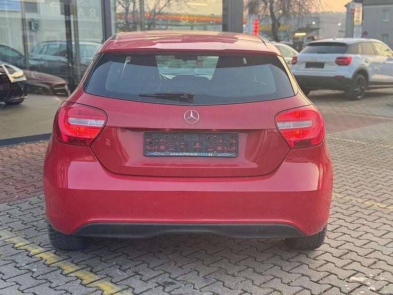 Gebraucht Mercedes A200 136 PS (100 kW) 2013 Rot Limousine