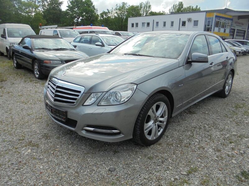 Palladiumsilber metalliclack Gebraucht 2011 Mercedes E350 Limousine | 11.450 € (Guter Preis) - Bild 1/4