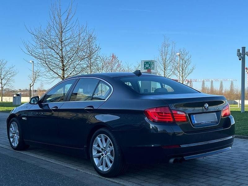 Gebraucht BMW 528 258 PS (189 kW) 2010 Grau Limousine