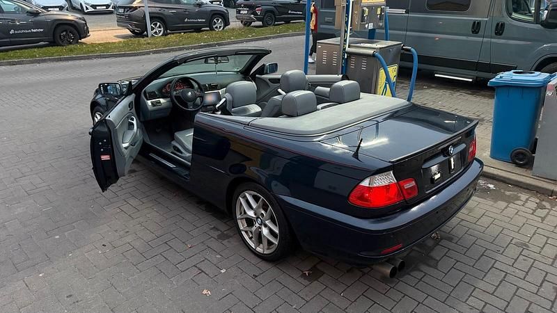 Gebraucht BMW 318 Cabriolet 150 PS (110 kW) 2006 Blau Cabrio