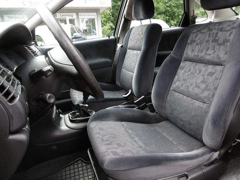 Second-hand Opel Vectra 101 CP (74 kW) 2000 Argintiu Berlinǎ