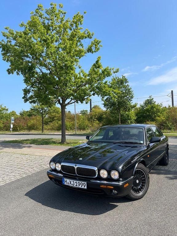 Schwarz Gebraucht 1999 Jaguar XJ8 Executive Limousine | 7.350 € (Fairer Preis) - Bild 1/4