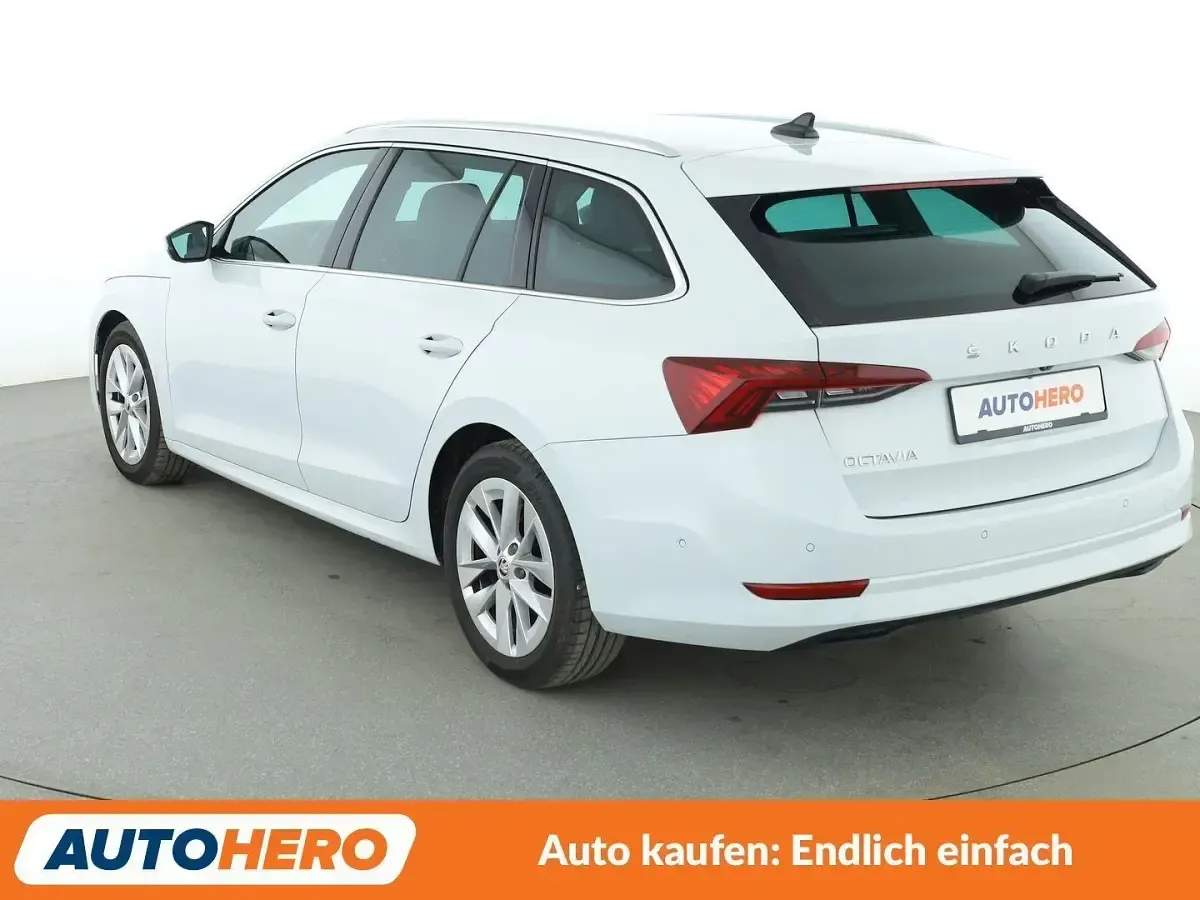 Gebraucht Skoda Octavia First Edition 150 PS (110 kW) 2020 Bila moon/moon white Kombi