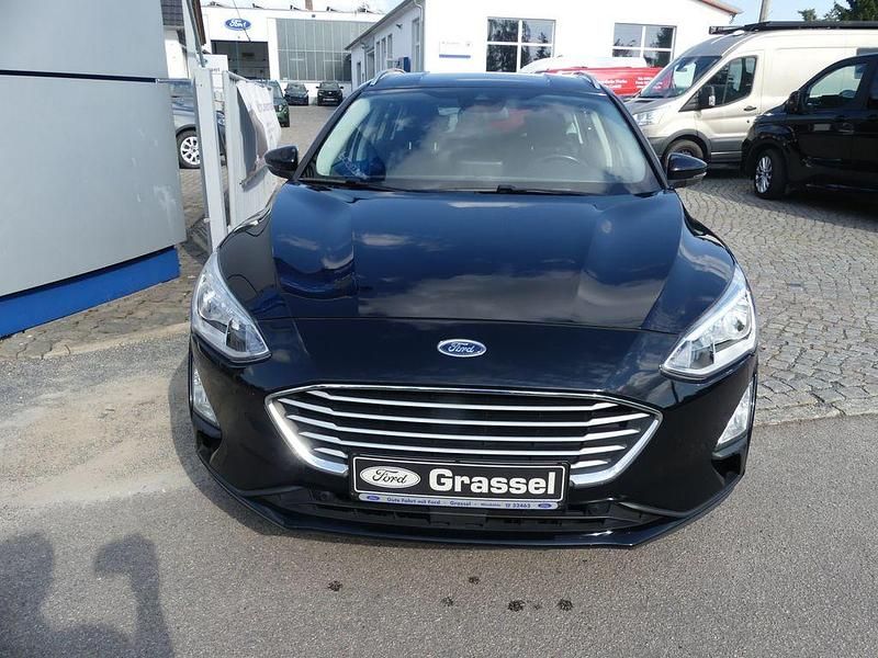 Gebraucht Ford Focus Cool & Connect 120 PS (88 kW) 2019 Schwarz Limousine