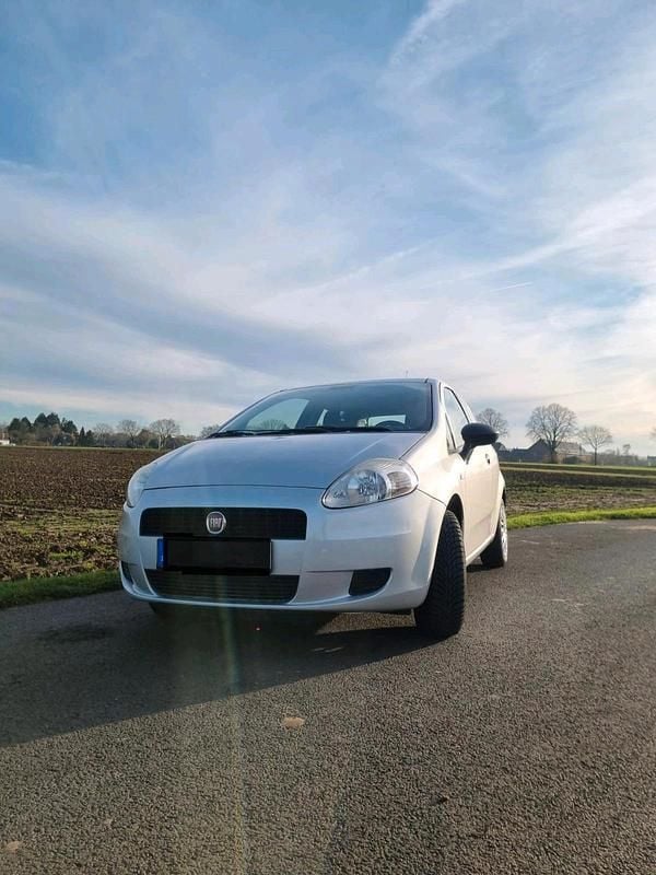 Silber Gebraucht 2013 Fiat Punto Kleinwagen | 2.800 € (Superpreis) - Bild 1/4
