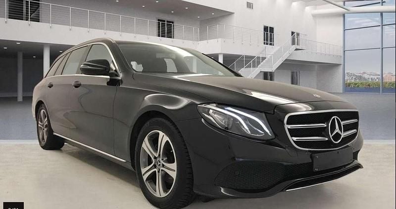 Obsidianschwarz Gebraucht 2019 Mercedes E220 Kombi | 21.450 € (Superpreis) - Bild 1/4