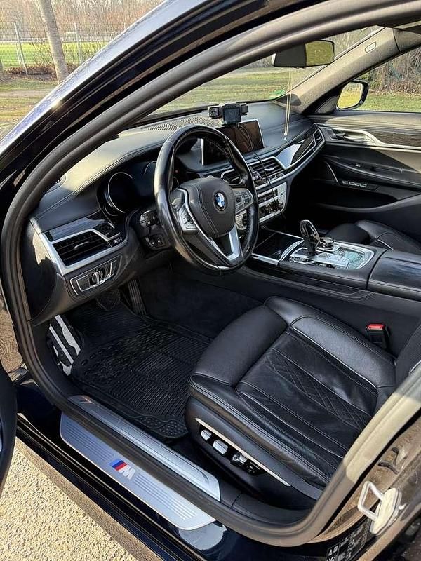 Gebraucht BMW 750 400 PS (294 kW) 2017 Schwarz Limousine