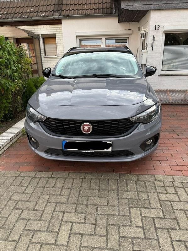 Grau Gebraucht 2018 Fiat Tipo S Kombi | 10.250 € (Fairer Preis) - Bild 1/4