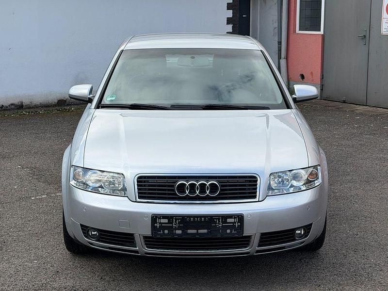 Używany Audi A4 131 KM (96 kW) 2004 Srebrny Sedan/Limuzyna