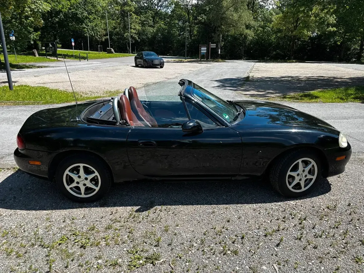 Gebraucht Mazda MX5 110 PS (80 kW) 2002 Schwarz Cabrio