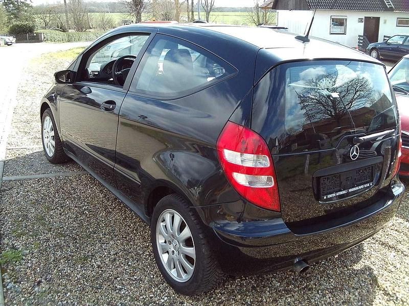 Gebraucht Mercedes A150 95 PS (69 kW) 2007 Kosmosschwarz  metalliclack (metallic) Kleinwagen