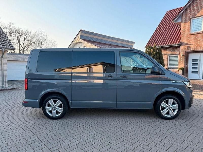 Gebraucht VW Multivan 150 PS (110 kW) 2021 Grau Van