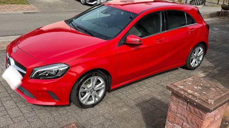 Rot Gebraucht 2018 Mercedes A180 Edition Limousine | 16.700 € (Fairer Preis) - Bild 1/4