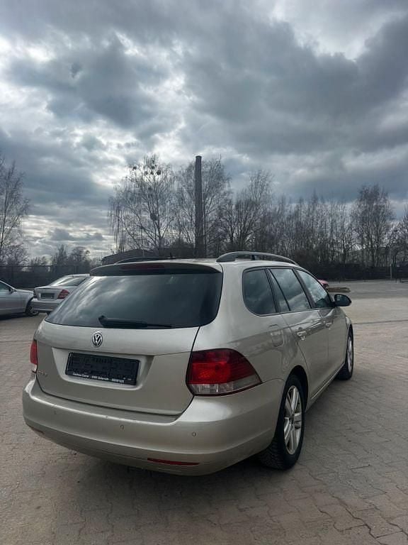 Gebraucht VW Golf VI Match 86 PS (63 kW) 2013 Silber Kleinwagen