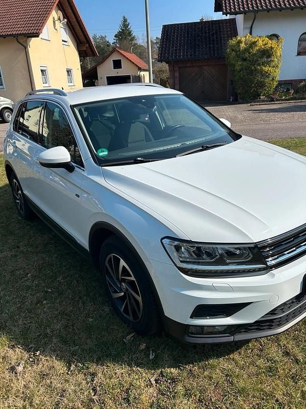 Gebraucht VW Tiguan 150 PS (110 kW) 2018 Weiß SUV
