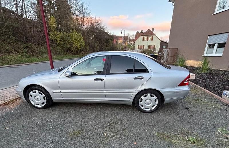 Silber Gebraucht 2004 Mercedes C180 Classic Limousine | 4.000 € (Fairer Preis) - Bild 1/4