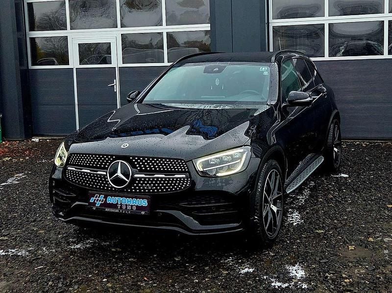 Obsidianschwarz metalliclack (metallic) Gebraucht 2022 Mercedes GLC400d Night SUV | 49.900 € (Guter Preis) - Bild 1/3