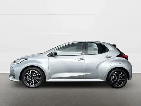 Gebraucht Toyota Yaris Basis 116 PS (85 kW) 2022 Shimmering silver metallic Kleinwagen